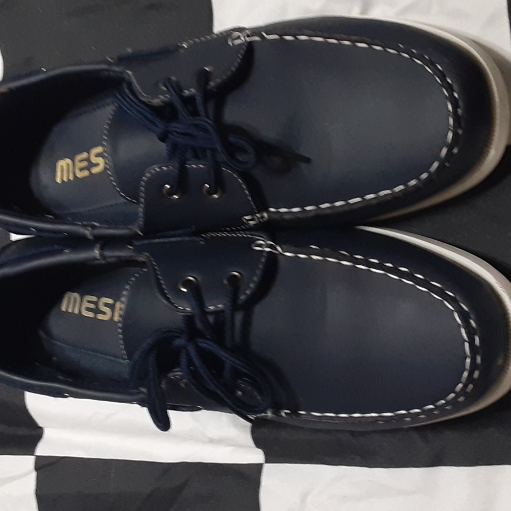 A pair of boat shoes size 10 blue slightly used in great condition by mesa.